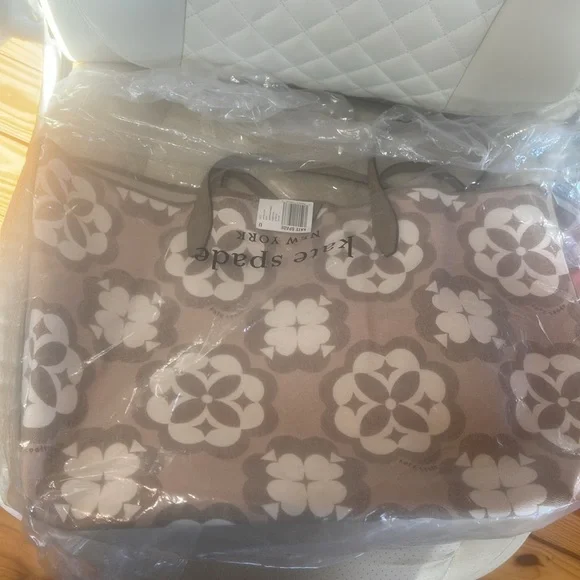 NWT Kate Spade ♠️ Flower monogram coated canvas tote natural multi w/pouch